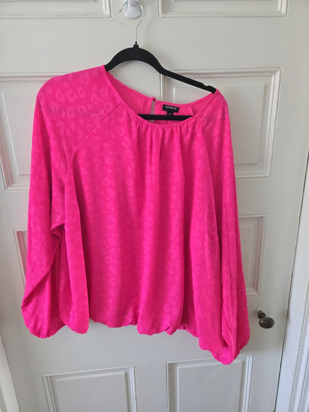 Torrid 3x Neon Hot Pink Leopard Long Sleeve Blouson Top